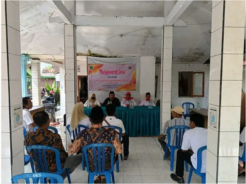 Musyawarah Di Balai Desa
